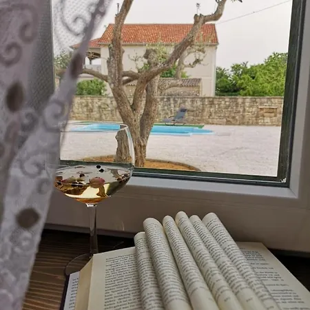 Pool House Maro