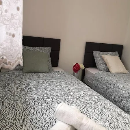 Pool House Maro * Nin