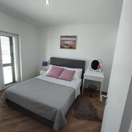 Villa Pool House Maro Nin