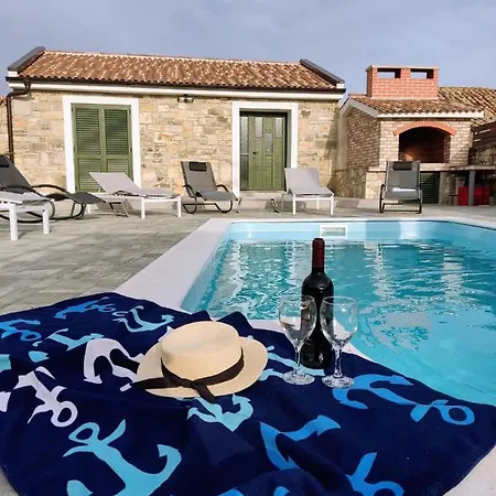 Pool House Maro