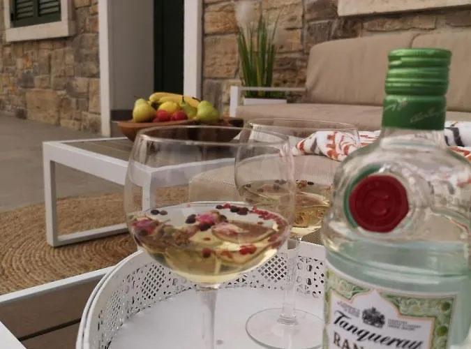 Pool House Maro Villa *