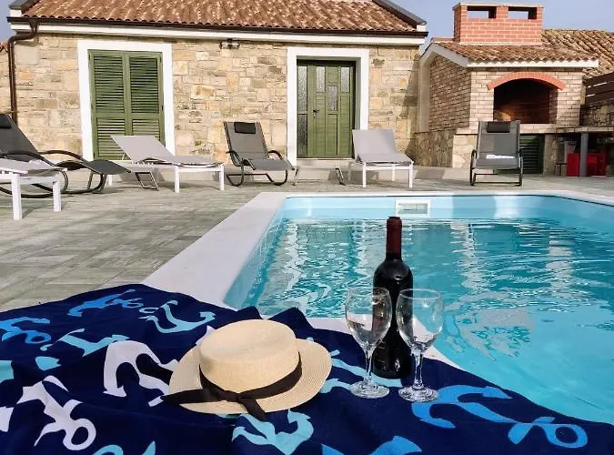 Pool House Maro