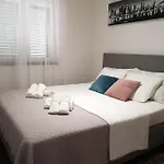 Vila Pool House Maro *