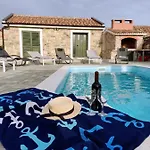 Pool House Maro