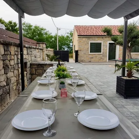 Pool House Maro * Nin