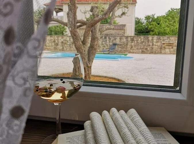 Pool House Maro
