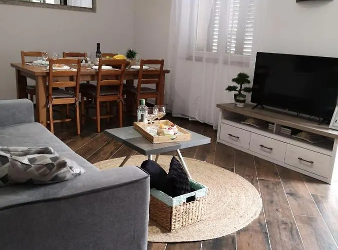 Pool House Maro וילה נין