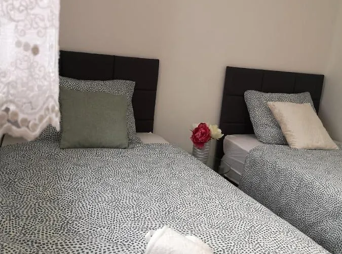 Pool House Maro * נין