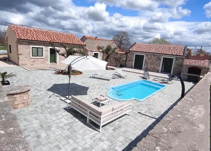 וילה Pool House Maro נין