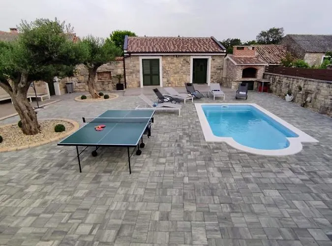 Pool House Maro וילה *